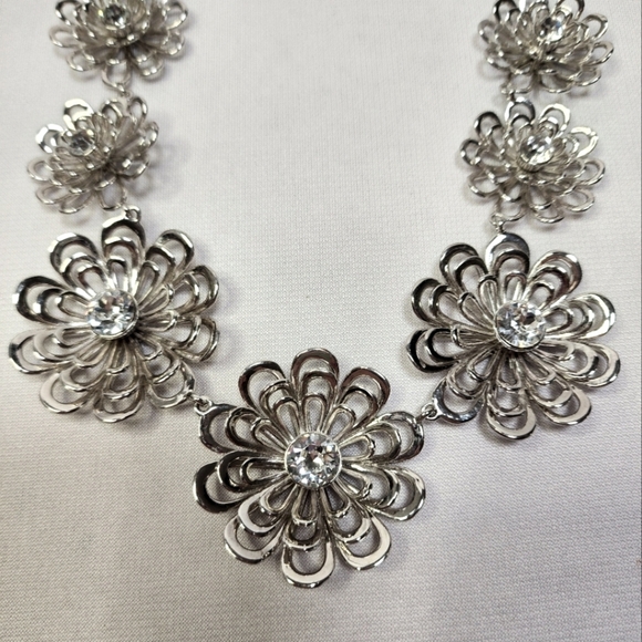 kate spade ♠️ Silver Floral and Crystal 18" Necklace - Picture 6 of 8